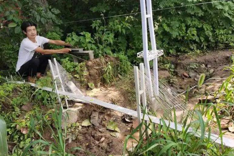 地建高铁穿隧道还能变轨网友:农村基建狂魔j9九游会真人游戏第一河南21岁小伙在菜(图2) 地建高铁穿隧道还能变轨网友:农村基建狂魔j9九游会真人游戏第一河南21岁小伙在菜(图2)